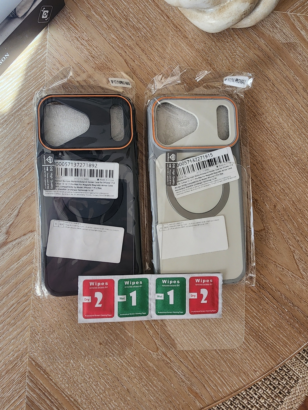 2 Phone Cases for Iphone Pro Max with screen protector - Black / White.